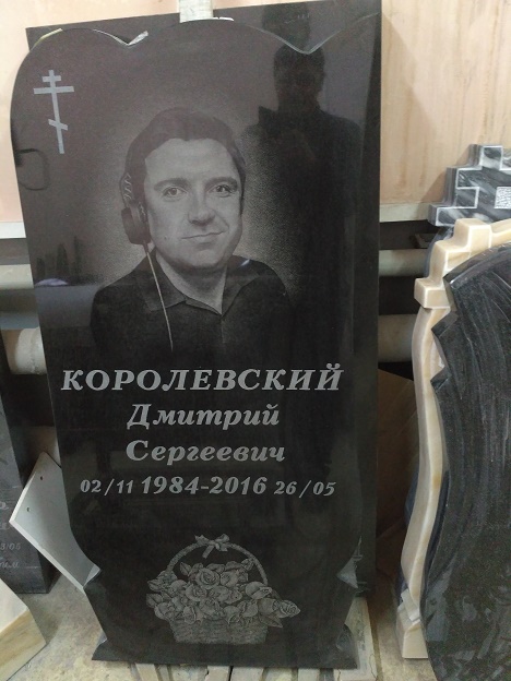 Памятник из черного гранита
